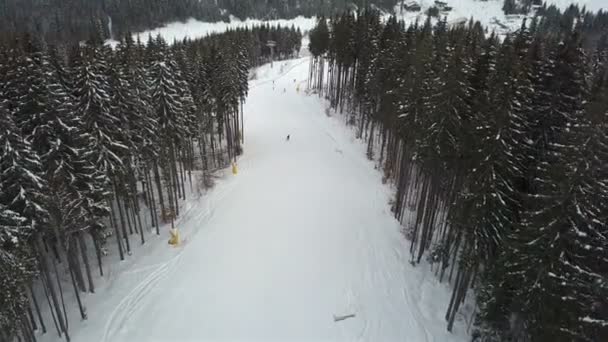 Abfahrtshang Für Skifahrer Und Snowboarder Skigebiet — Stockvideo