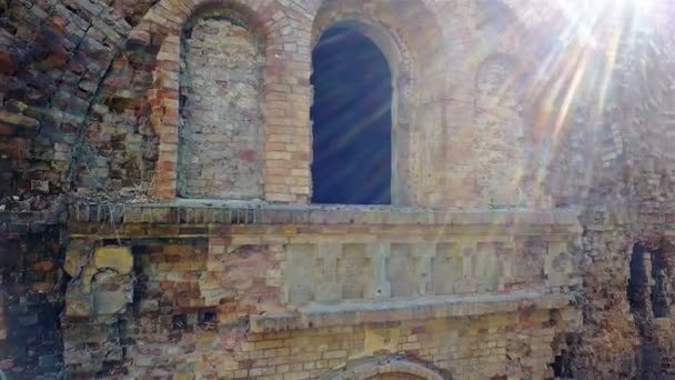 Vista Aérea Muralla Una Antigua Fortaleza Con Ventanas Puertas — Vídeo de stock