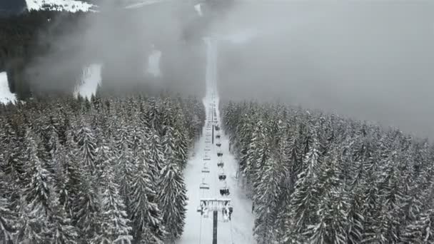 Výtah Zvýší Lyžařů Snowboardistů Rok Lyžařském Středisku — Stock video