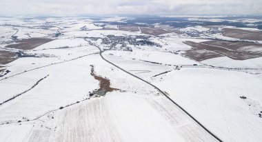 Hangi araba gidiyorsun alan kış yolda havadan görüntüleme