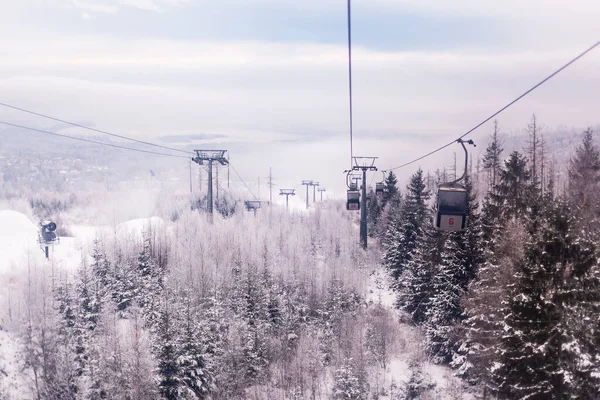 Lift naar de top van een bergtop in de Hoge Tatra — Stockfoto