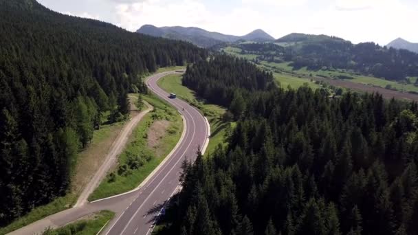 Luchtfoto Van Bergen Asfaltweg Slowaakse Tatra — Stockvideo