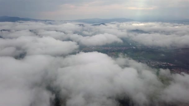 Luchtfoto Van Stad Dolny Kubin Door Wolken Lage Tatra — Stockvideo