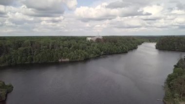 Ukrayna 'daki Teterev nehrinin havadan görüntüsü.