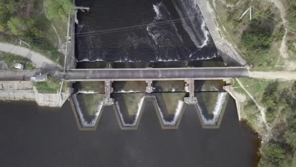 Nehirdeki Küçük Bir Barajın Havadan Görünüşü Üst Manzara — Stok video