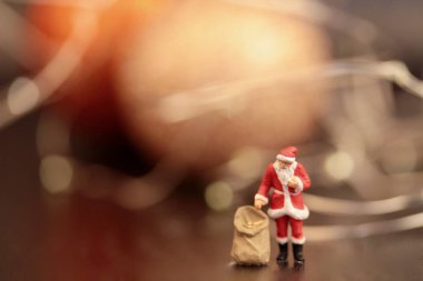 Noel atmosferinde Noel Baba 'nın minyatürü 