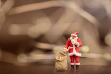 Noel atmosferinde Noel Baba 'nın minyatürü 