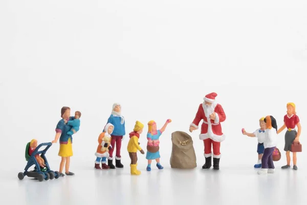 Papai Noel Miniatura Com Presentes Para Crianças Tempo Natal — Fotografia de Stock