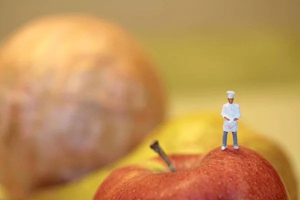 Miniaturowe Kucharz Owocami — Zdjęcie stockowe