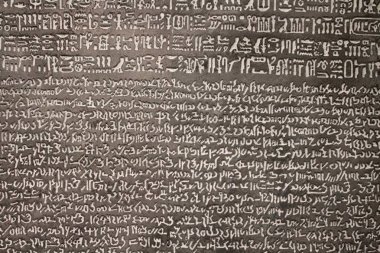 Londra - 06 Eylül 2018: Rosetta Stone İngiliz Müzesi Londra, İngiltere ayrıntıları