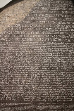 Londra - 06 Eylül 2018: Rosetta Stone İngiliz Müzesi Londra, İngiltere ayrıntıları