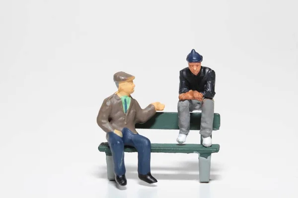 Miniature People Talking Bench — Stock Photo, Image