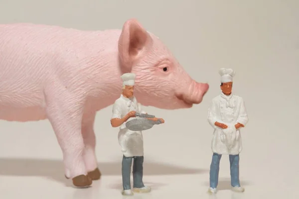 Miniature Cooks Giant Pork — Stock Photo, Image