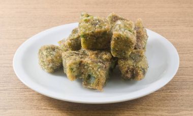 Kızarmış sarımsak Chives ile yapılan hamur tatlısı buğulama