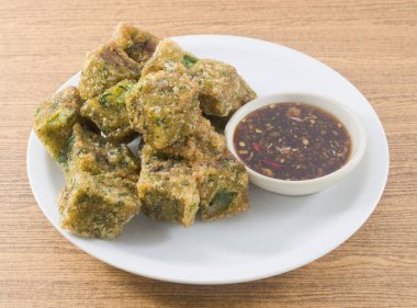 Kızarmış baharatlı soya sos ile sarımsak Chives Dumpling buğulama