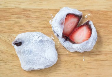 Japon tatlı çilek Mochi veya Ichigo Daifuku