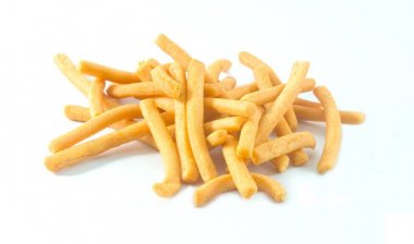 Beyaz bir arka plan üzerinde tuzlu gevrek Breadsticks