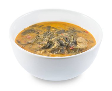 Beyaz arka plan üzerinde Cassia ile Hindistan cevizi sütü köri yaprakları