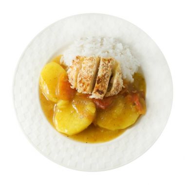 Lezzetli Japon köri ve pişmiş pirinç ile Tonkatsu