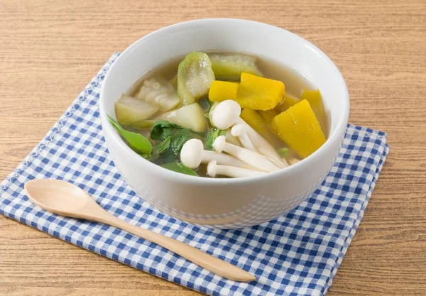 Talerz zupy tajskiej gorące i pikantne mieszanka warzyw — Zdjęcie stockowe