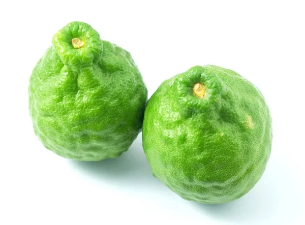 Twee Kaffir Lime vruchten op een witte achtergrond — Stockfoto