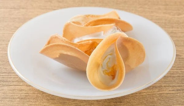 Thaise krokant pannenkoek met Coconut Cream en Fios de Ovos — Stockfoto