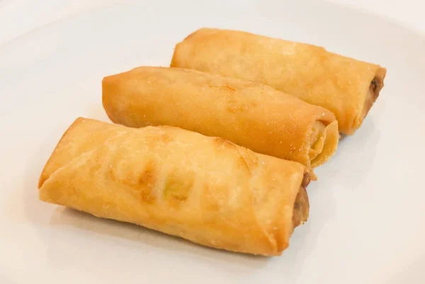 Rolls Spring Cina Goreng di Lempeng Putih — Stok Foto