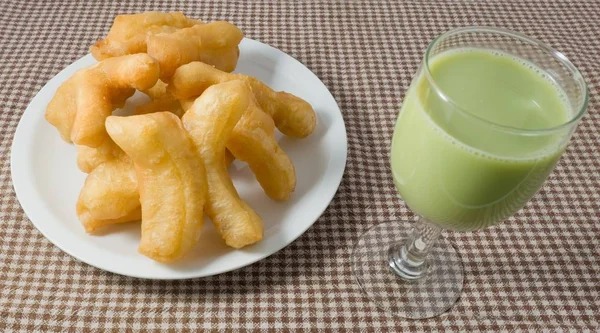 Deep Fried Doughstick met groene thee soja melk — Stockfoto