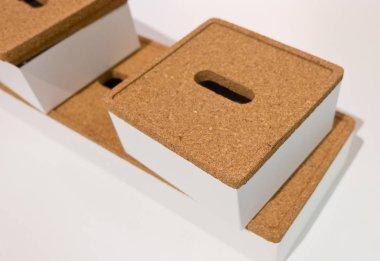 Küçük ahşap saklama kutuları veya mücevher kutuları  