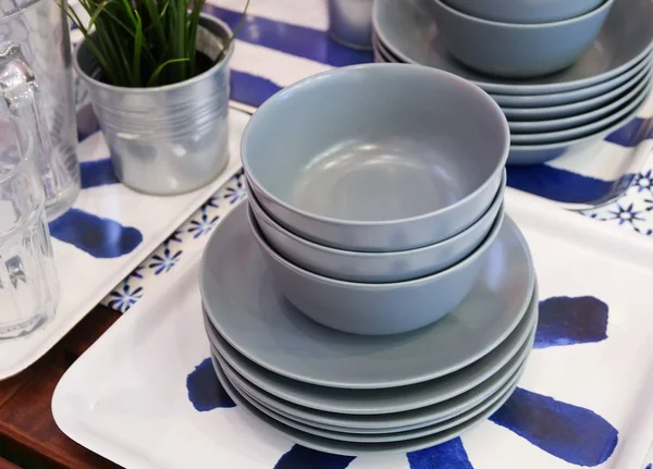 Conjunto de platos de cerámica, cuencos y platos — Foto de Stock