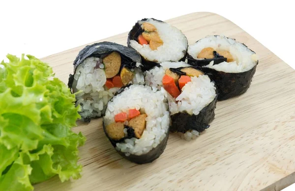 Rollos de sushi vegetariano o Maki vegetal aislados sobre fondo blanco — Foto de Stock