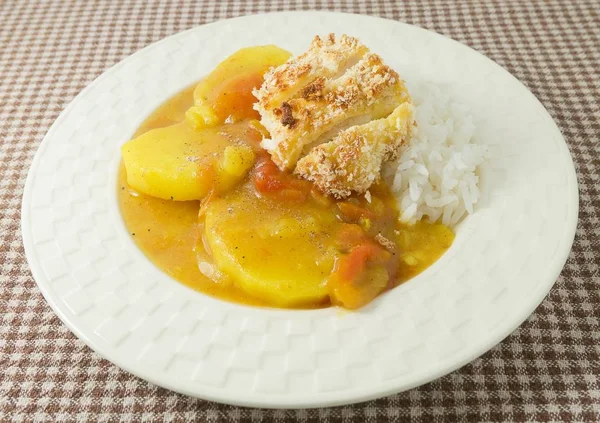 Japanisches Curry und Tonkatsu mit gekochtem Reis — Stockfoto