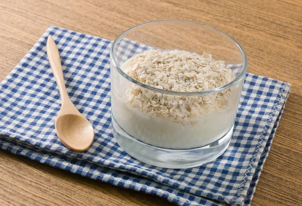 Secangkir Yoghurt Homemade dengan Porridge Oats — Stok Foto