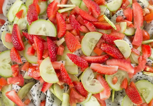 Close Up di deliziosa insalata di frutta fresca — Foto Stock