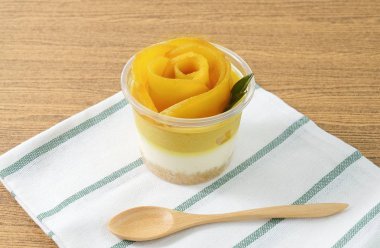Olgun ve tatlı Mango ile lezzetli peynirli kek