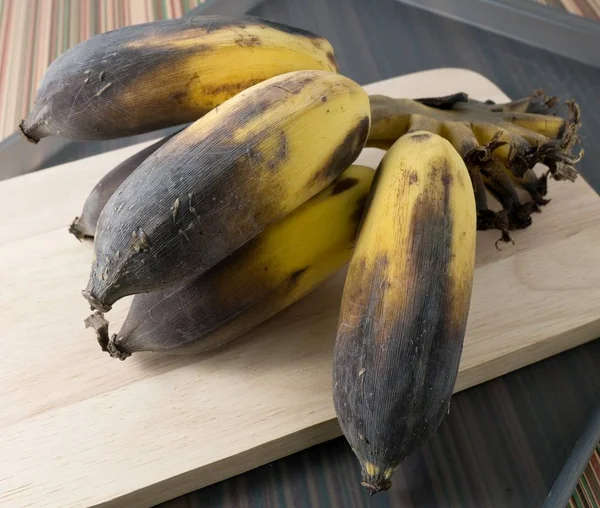 Ripen Banana Fruit on A Wooden Board — Stock Photo, Image
