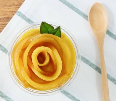Olgun ve tatlı Mango Cheesecake Üstten Görünüm