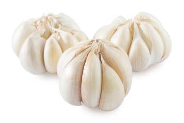 Üç sarımsak ampuller ve beyaz arka plan üzerinde diş sarımsak