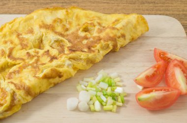 Domates ve Scallion ile lezzetli Tay omlet
