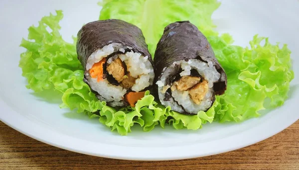 Tofu ve havuç ile Maki Sushi Roll şeyler Japon pirinç