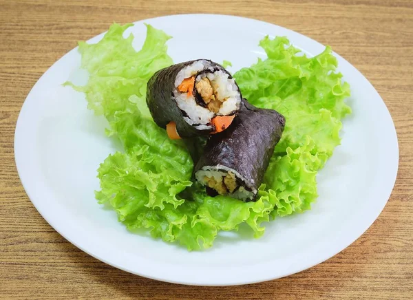 Tofu ve havuç ile Maki Sushi Roll şeyler Japon pirinç
