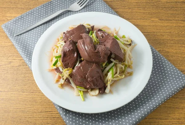 Lezzetli karıştırın kızarmış fasulye Filiz domuz kanı lor ile