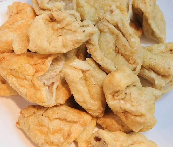 Derin kızarmış balık eti top yakın çekim