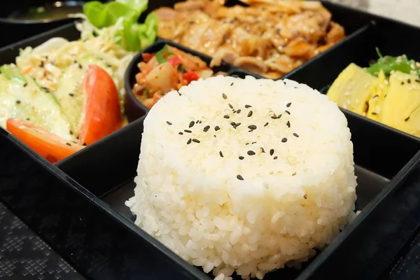 Teriyaki tavuk lezzetli Japon Bento kutusu