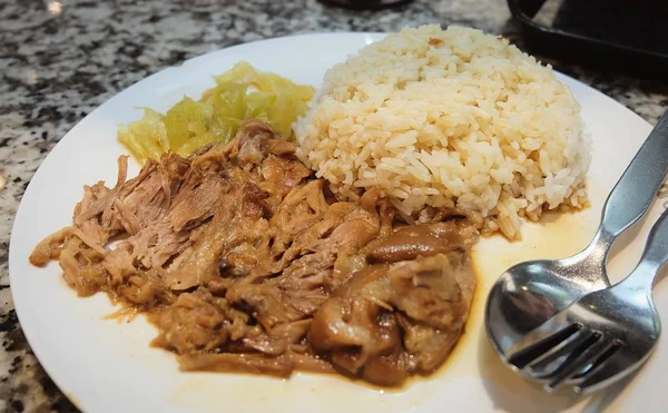 Guisado de cinco especiarias com perna de porco no arroz — Fotografia de Stock