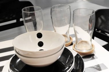 Kase ve cam seramik kaplamalar kümesi