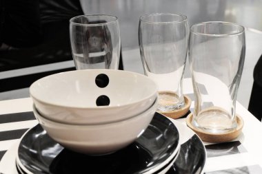 Kase ve cam seramik kaplamalar kümesi