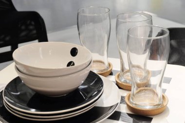 Kase ve cam seramik kaplamalar kümesi