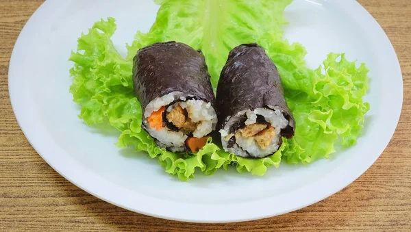 Tofu ve havuç ile Maki Sushi Roll şeyler Japon pirinç