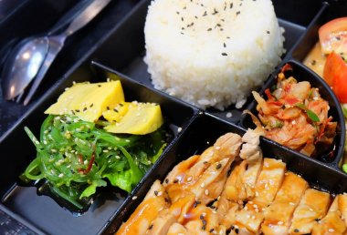 Teriyaki tavuk lezzetli Japon Bento kutusu
